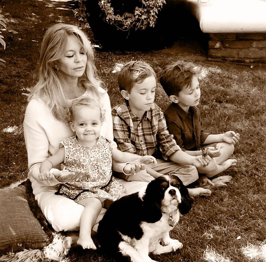 Goldie Hawn with grandchildren