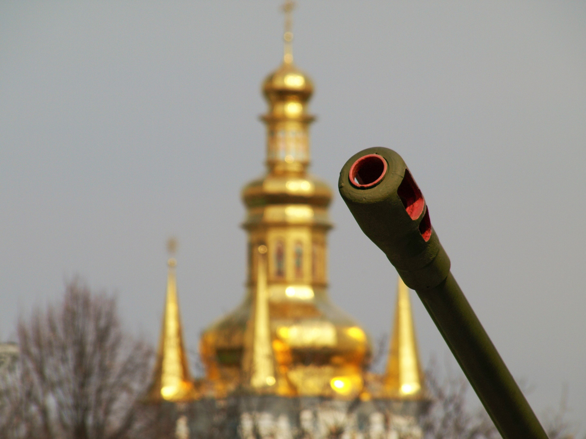 Barrel of Russian gun in Ukraine